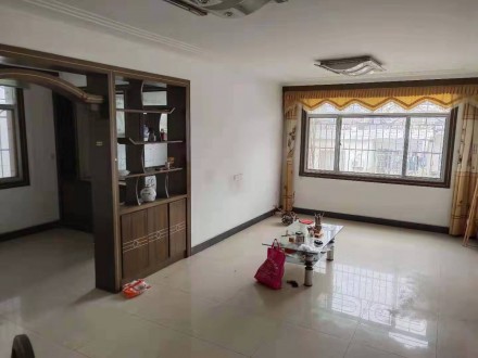 天龙新村 3室 104㎡  精装修带杂物间  72.8万