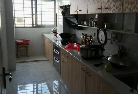 天泰花园 4室 140㎡ 108万 精装修带杂物间