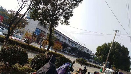 宏泰花园 3室 125㎡ 100万 精装修带杂物间