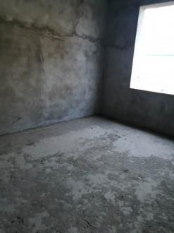 天泰花园 4楼 124㎡ 毛坯带杂物间92.8万