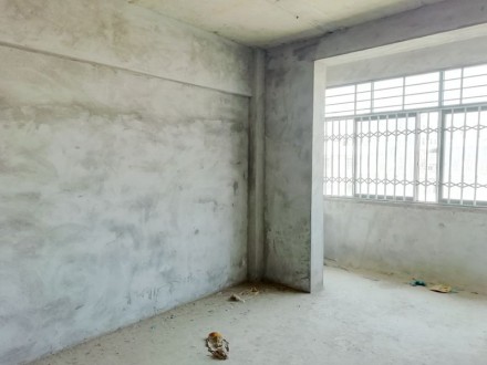 天泰花园 3室 124㎡ 92.8万 毛坯带车位杂物间