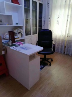 天龙景园5楼 3室 136㎡ 105万 精装修带车库