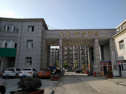 金色家园三室二厅毛坯带杂物间，楼层好