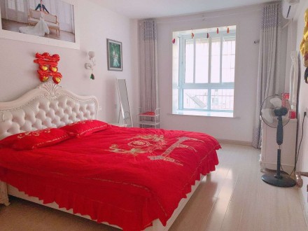 玉龙华府楼梯房5楼 3室 120㎡ 105万 精装修带杂物间