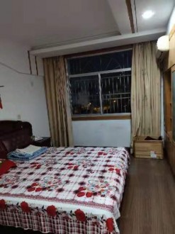 长河路店面 5室 180㎡ 106万 精装修