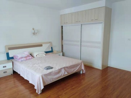 天泰花园精装修139平米三室二厅二卫带储物间，楼下带杂物间