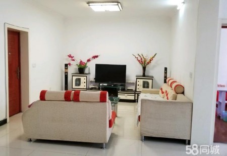 宏泰花园 3室 110㎡ 90万 精装修嗲车位和杂物间