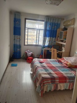 人民路菜市场 3室 108㎡ 90万 精装修带车库