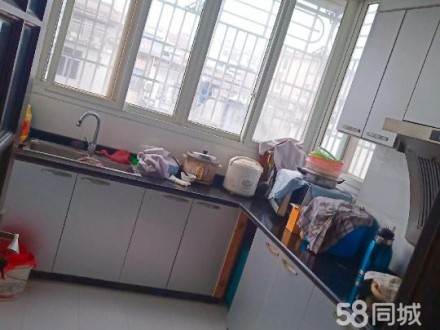 天龙景园 3室 108㎡ 83.8万 精装修带杂物间