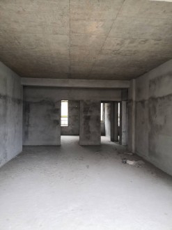龙城庄园 3室 136㎡ ＋车位＋杂物间113万 毛坯