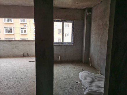 普贤路 3室2厅2卫 125㎡ 85万 毛坯