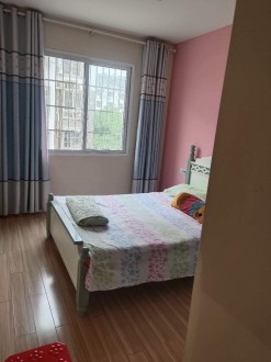 振龙山庄 3室 108㎡ 87万 精装修+杂物间16平方