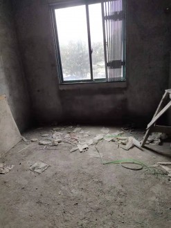 玉龙华府 3室 107㎡ 87万 毛坯
