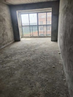 普贤花园 3室 118㎡ 75万 毛坯楼梯房