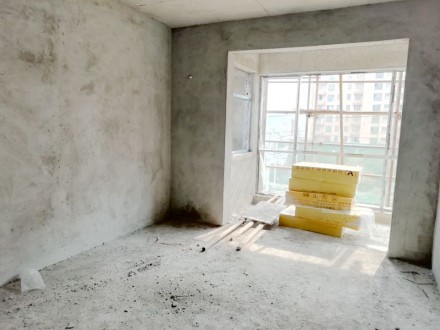 天泰花园 3室 124㎡ 92万 毛坯带车位杂物间