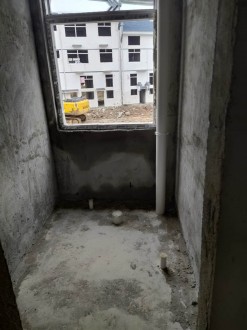 晶星家园 3室 120㎡ 90万 毛坯