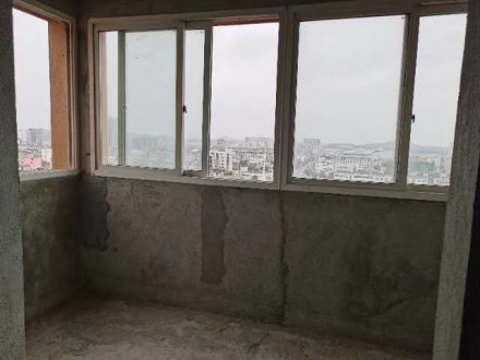 实验中学附近 3室2厅2卫 135㎡ 100万 毛坯  黄金楼层 带车库