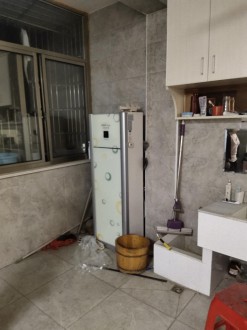 宏泰花园 3室 128㎡ 98.8万 精装修带杂物间