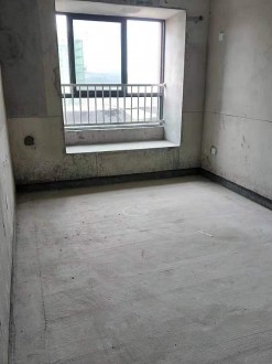 幸福里 3室 120㎡ 76万 毛坯