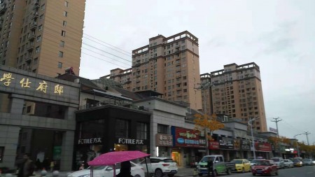 学仕府邸 3室2厅2卫 130㎡毛坯房带车位杂物间一起