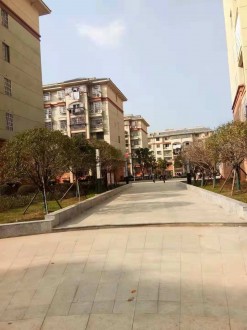 普贤花园 3室 132㎡ 128万 精装修带复式华和大杂物间