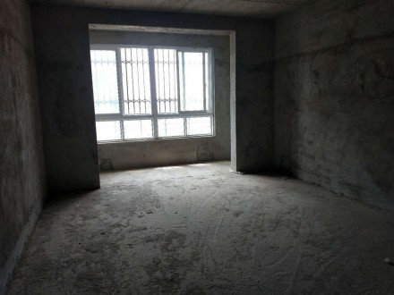 龙城庄园 3室 137㎡ 98万 毛坯带杂物间