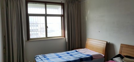 东湖苑 3室2厅1卫 124㎡ 80万 精装修  带70平车库