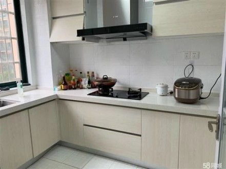 振龙山庄5楼带复式 4室 159㎡ 138万 精装修