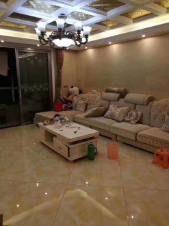 龙城庄园 3室 136㎡ 121万 精装修带车位、杂物间
