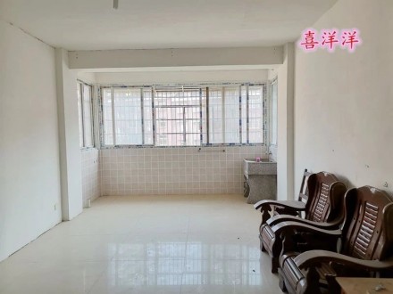 文苑花园 3室 104㎡ 82.8万 普通装修带杂物间