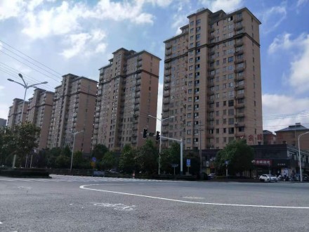 龙山路 3室 105㎡ 80.8万 毛坯