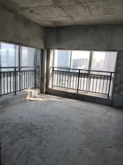 天成时代广场 3室 127.2㎡ 100万 毛坯+车位