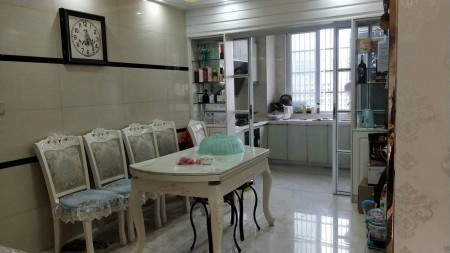 玉龙华府中层 129㎡ 132万 精装修带30㎡ 杂物间