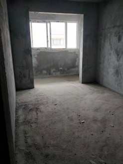 龙城庄园 3室两厅两卫出售 96.8万