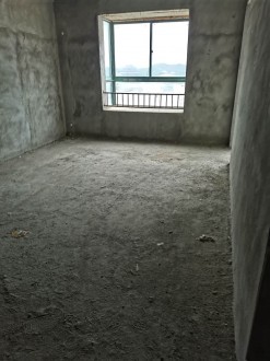 天泰花园 3室 125㎡ 106万带大车库