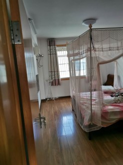 晶星家园中间层 3室 150㎡ 110万 精装修带杂物间