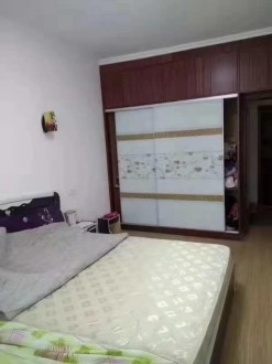 火车站附近 4室 162㎡ 89.9万 精装修