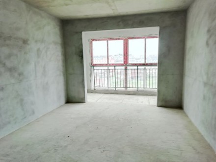 龙山南苑 3室 125㎡ 99.8万 毛坯带杂物间