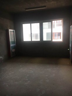 物流园 一间三层毛坯55万   证件齐全