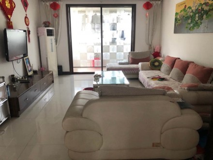 振龙山庄中间层 3室 131㎡ 105万 精装修带车库