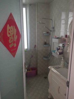 菜市场附近 3室 110㎡ 82万 精装修
