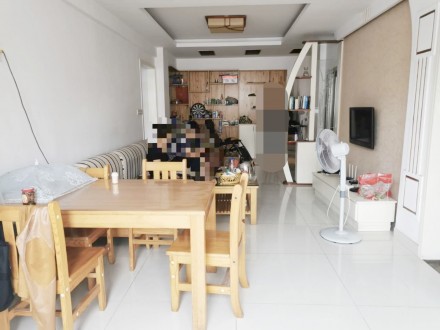 菜市场旁精装楼梯房 楼层好 拎包入住 随时看房