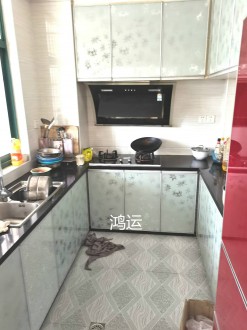 龙城庄园 3室 146㎡ 120万 精装修带杂物间