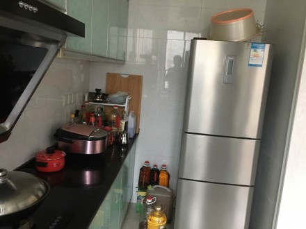 龙城庄园中间层 3室 136㎡  精装修带车位和杂物间