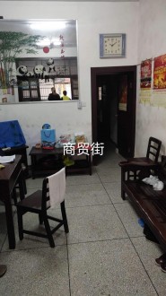 商贸街 3室 129㎡ 66万+阳台