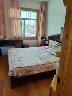 汽车站宿舍 3室 90㎡ 64.8万 精装修带杂物间
