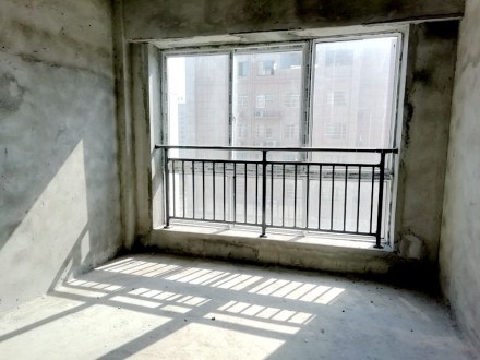 天成时代广场 3室 127㎡ 100万 毛坯