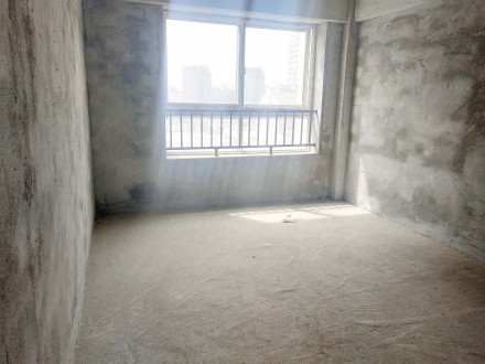 人民路电梯毛坯房，三室两卫，首付27万