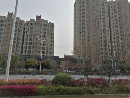 龙山南苑 3室 130㎡ 106万 毛坯带车位