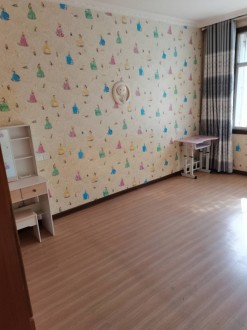 天龙新村 3室 104㎡ 76万 精装修带杂物间